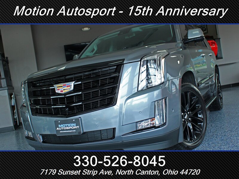 Used 2020 Cadillac Escalade Luxury w/ Escalade Sport Edition AWD/4WD image 41
