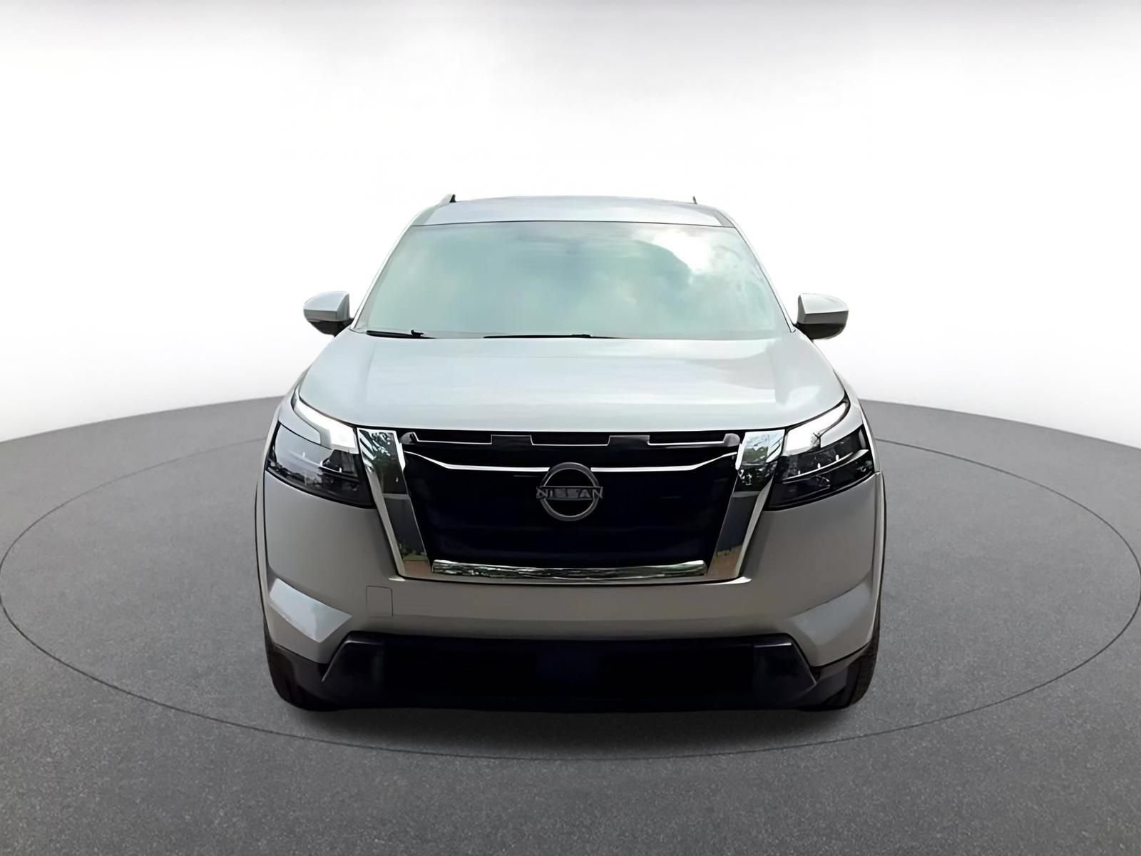Used 2025 Nissan Pathfinder SV FWD image 4