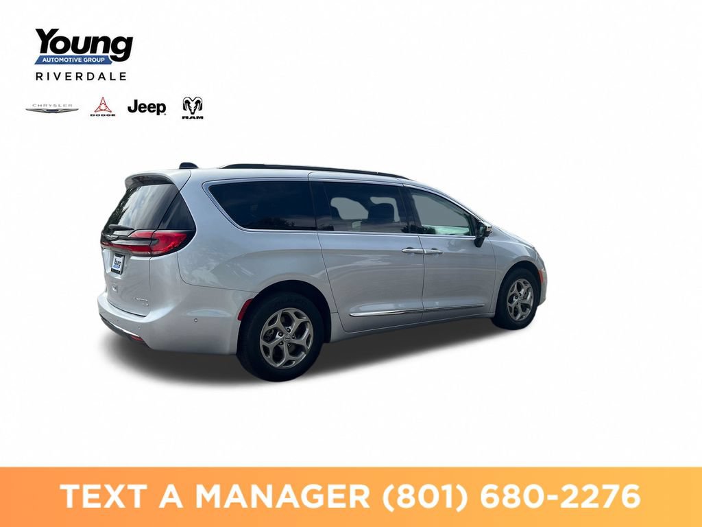 Used 2023 Chrysler Pacifica Limited w/ Uconnect Theater Family Group AWD/4WD image 5