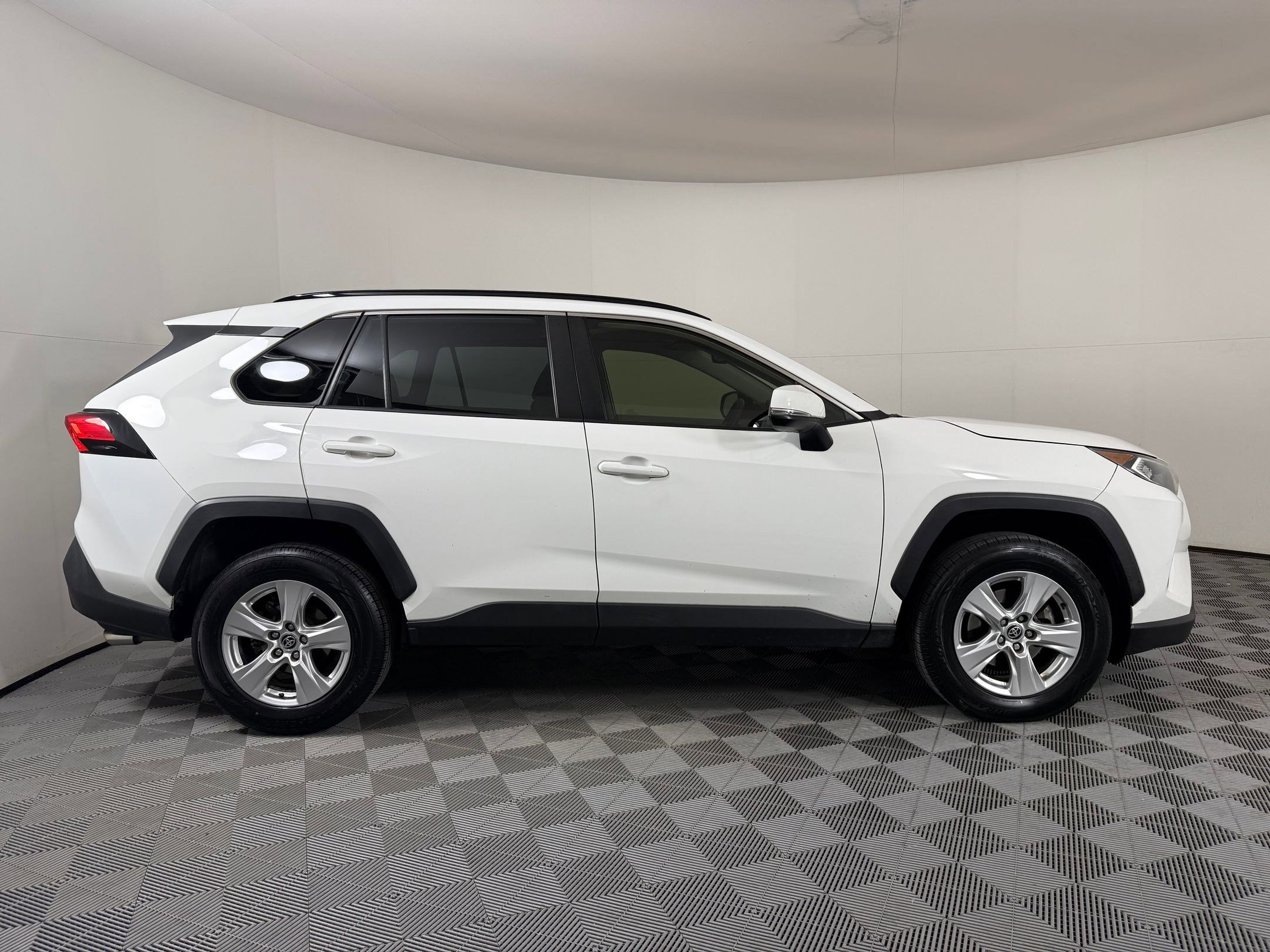 Used 2020 Toyota RAV4 XLE image 8