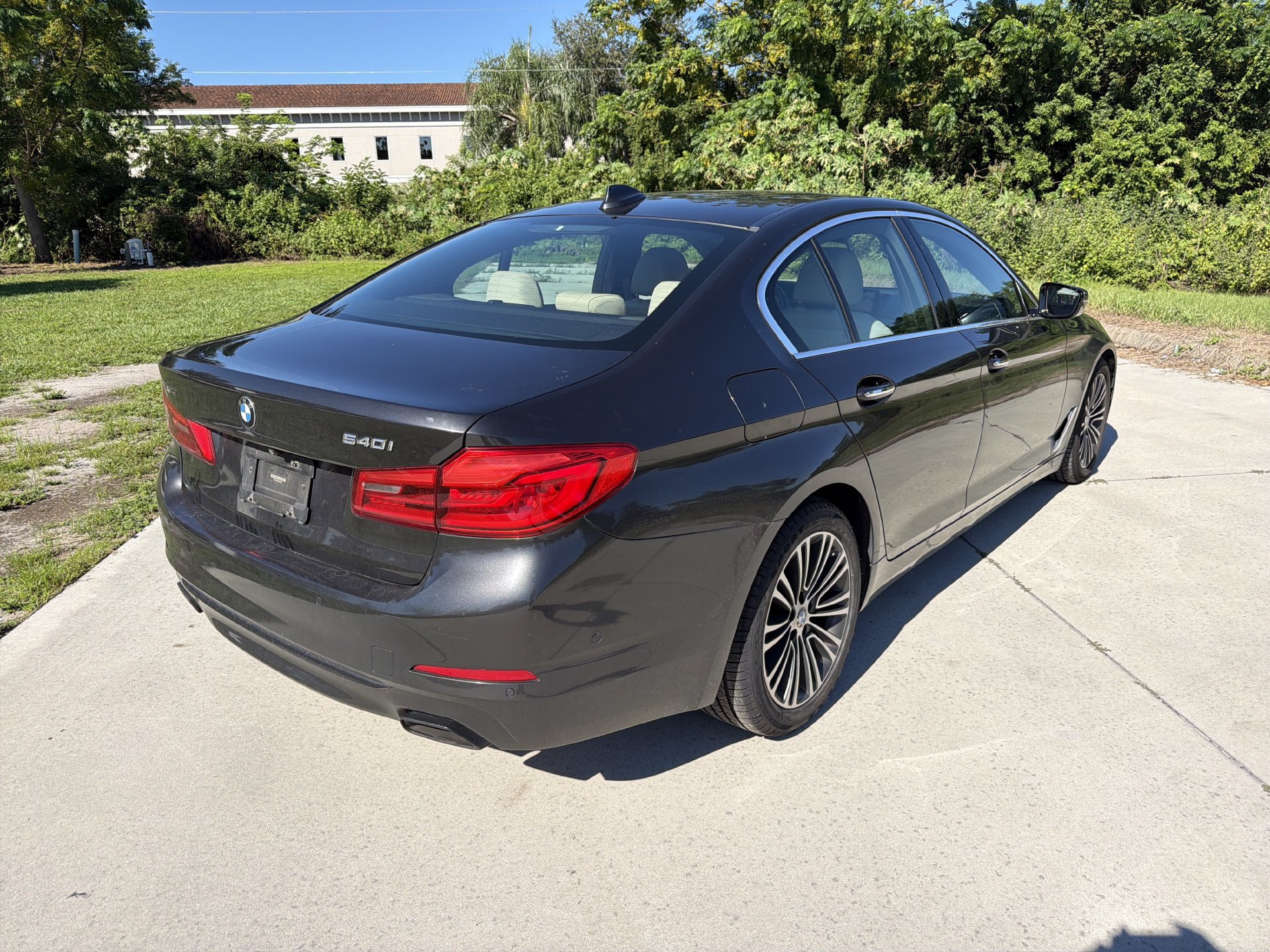 Used 2017 BMW 540i xDrive AWD/4WD image 4