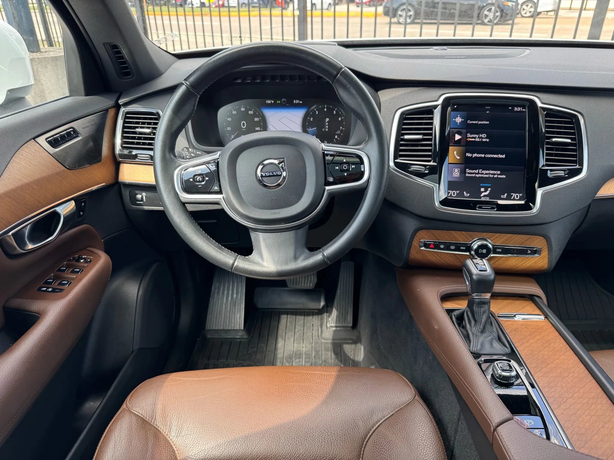 Used 2022 Volvo XC90 T6 Momentum w/ Advanced Package image 37