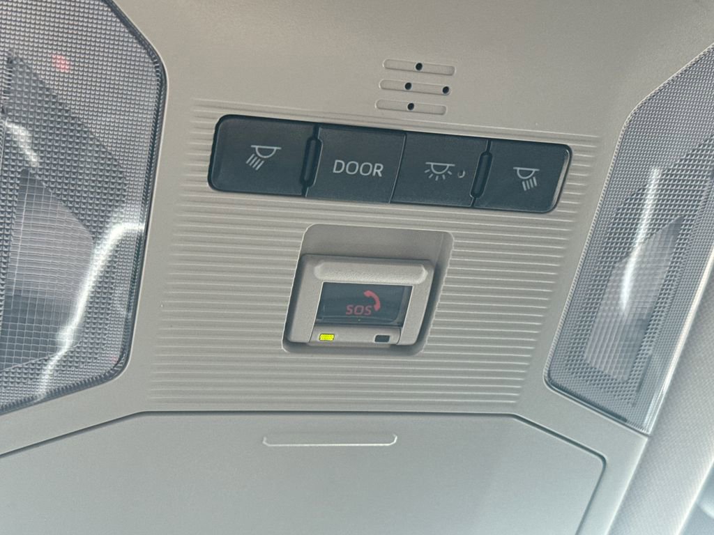 Used 2024 Toyota RAV4 LE image 31