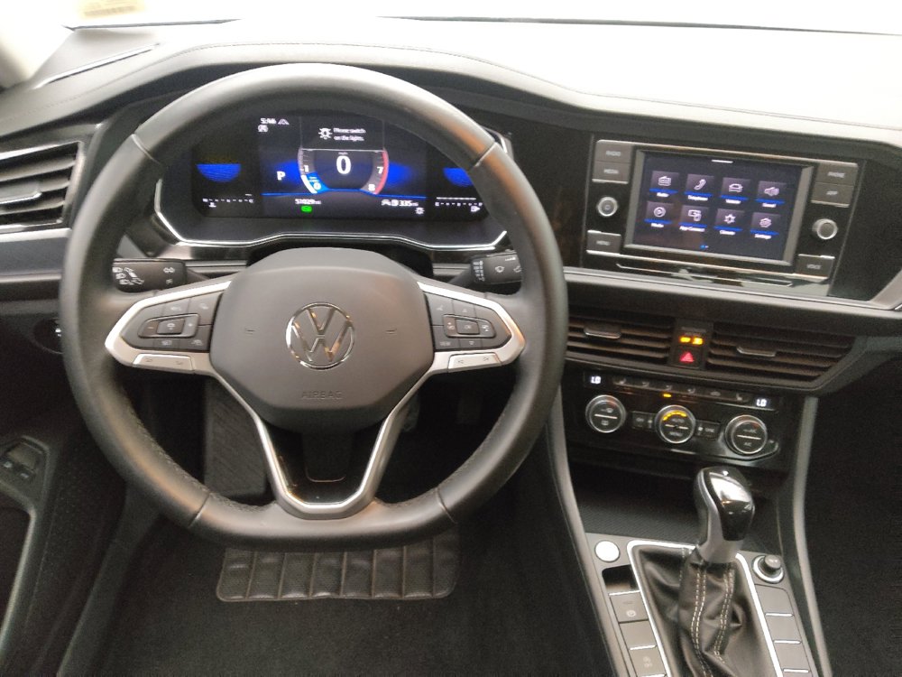 Used 2024 Volkswagen Jetta SE FWD image 22