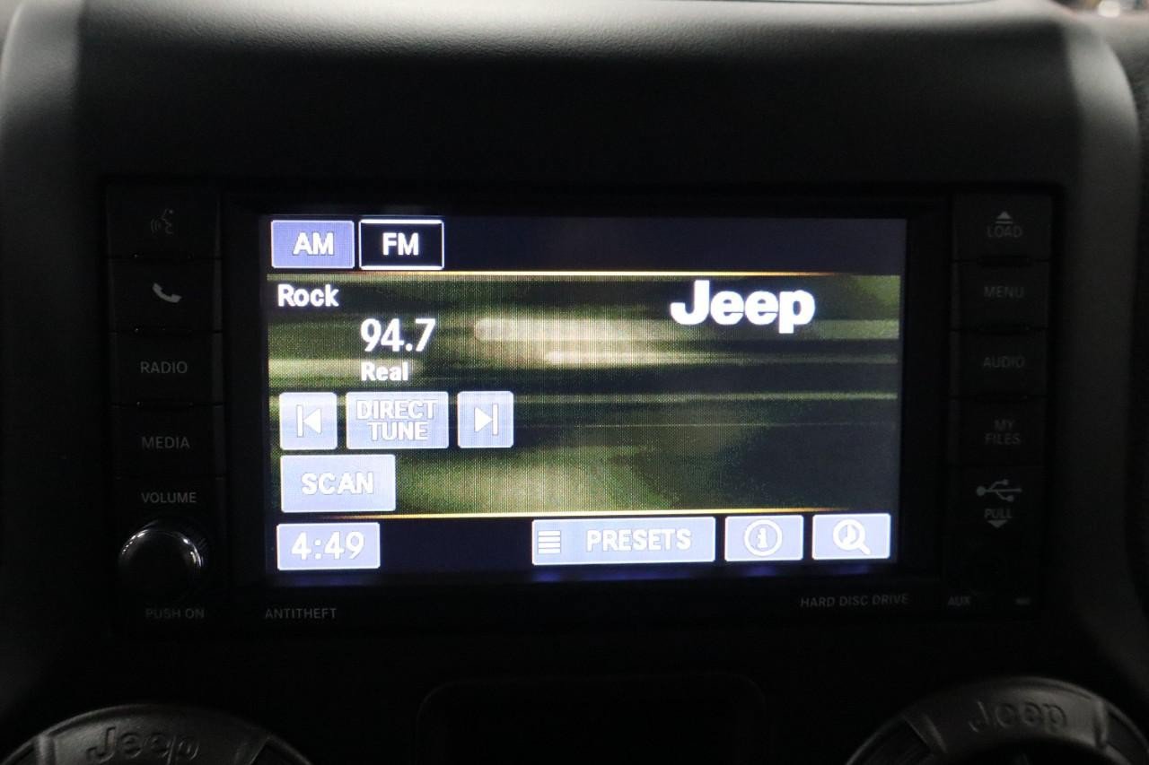 Used 2018 Jeep Wrangler Sport w/ Connectivity Group AWD/4WD image 16