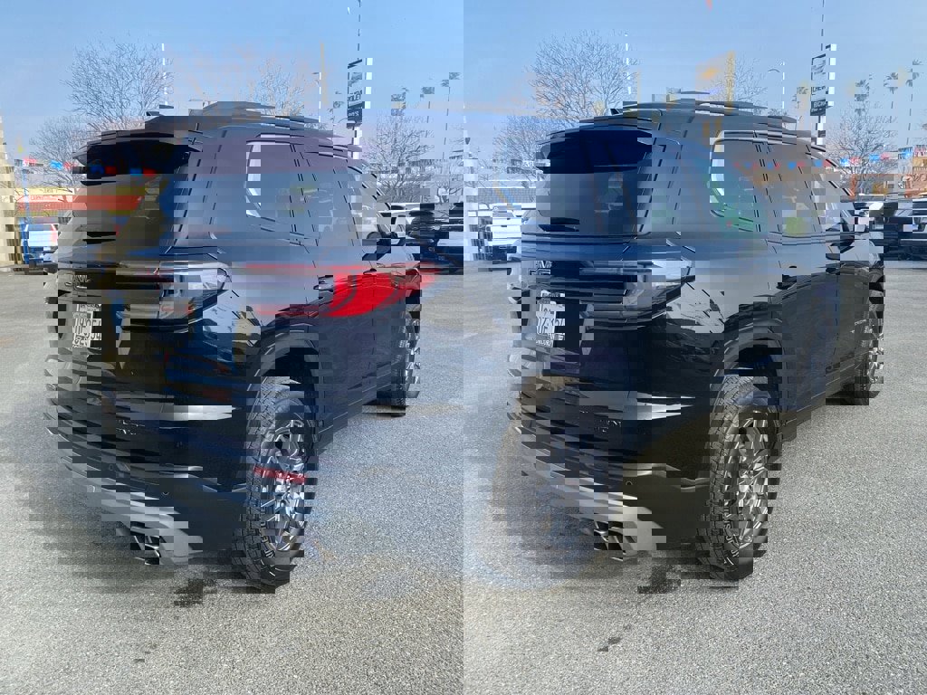 Used 2025 GMC Acadia Elevation image 11