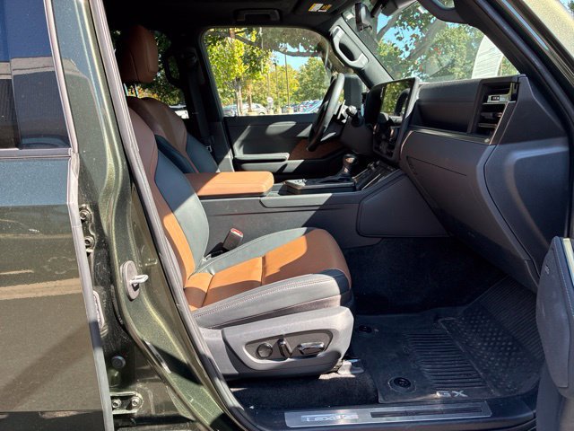 Used 2024 Lexus GX 550 w/ Accessory Package (Z1) AWD/4WD image 11