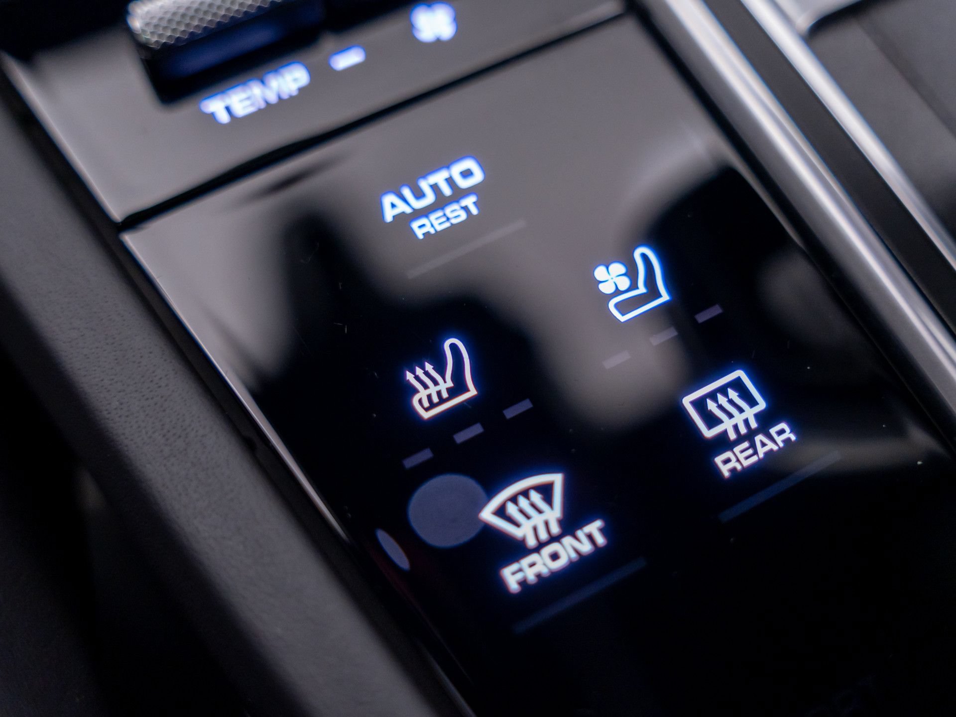 Certified 2023 Porsche Cayenne Turbo AWD/4WD image 31
