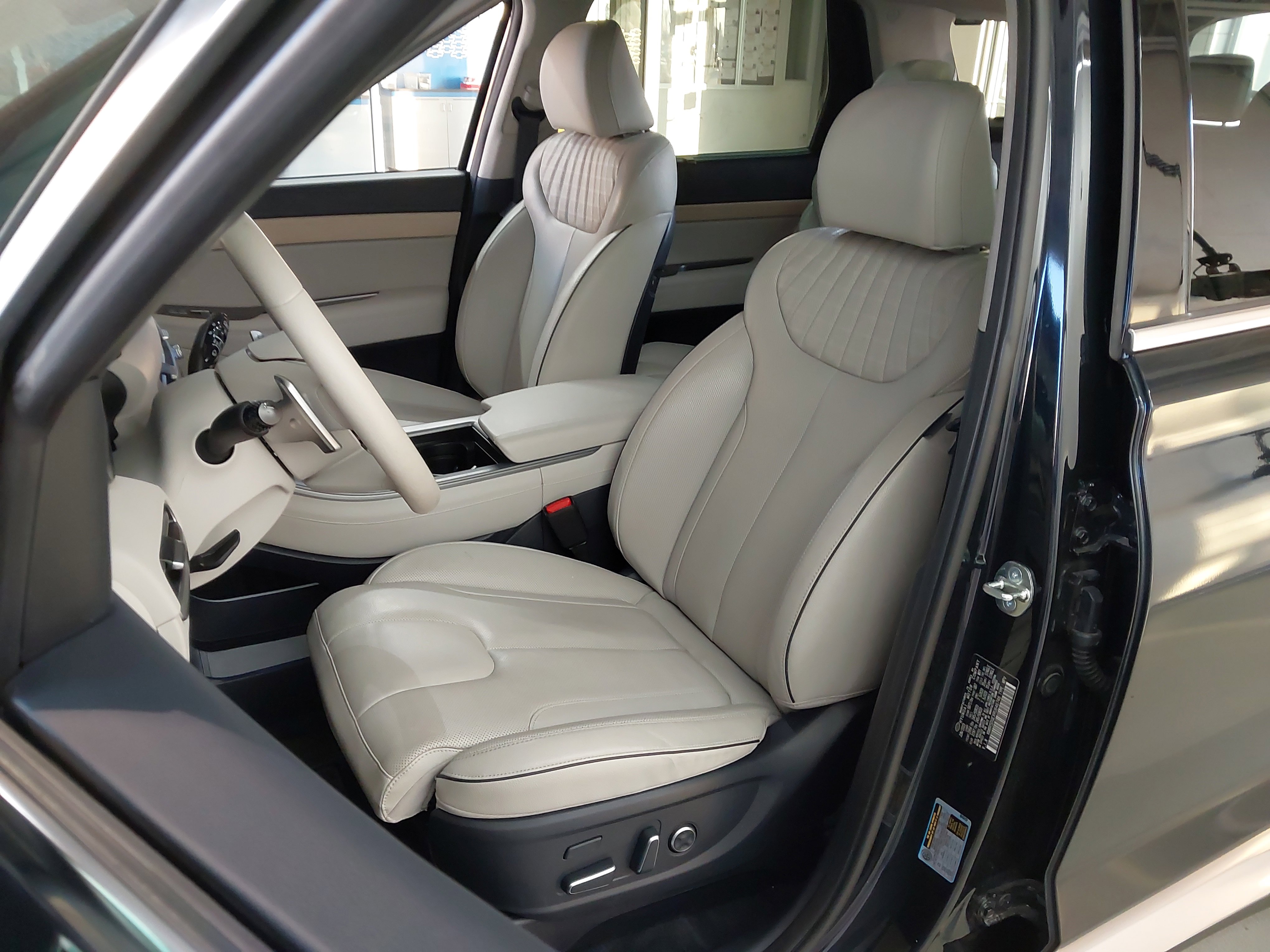 Used 2024 Hyundai Palisade Limited image 23