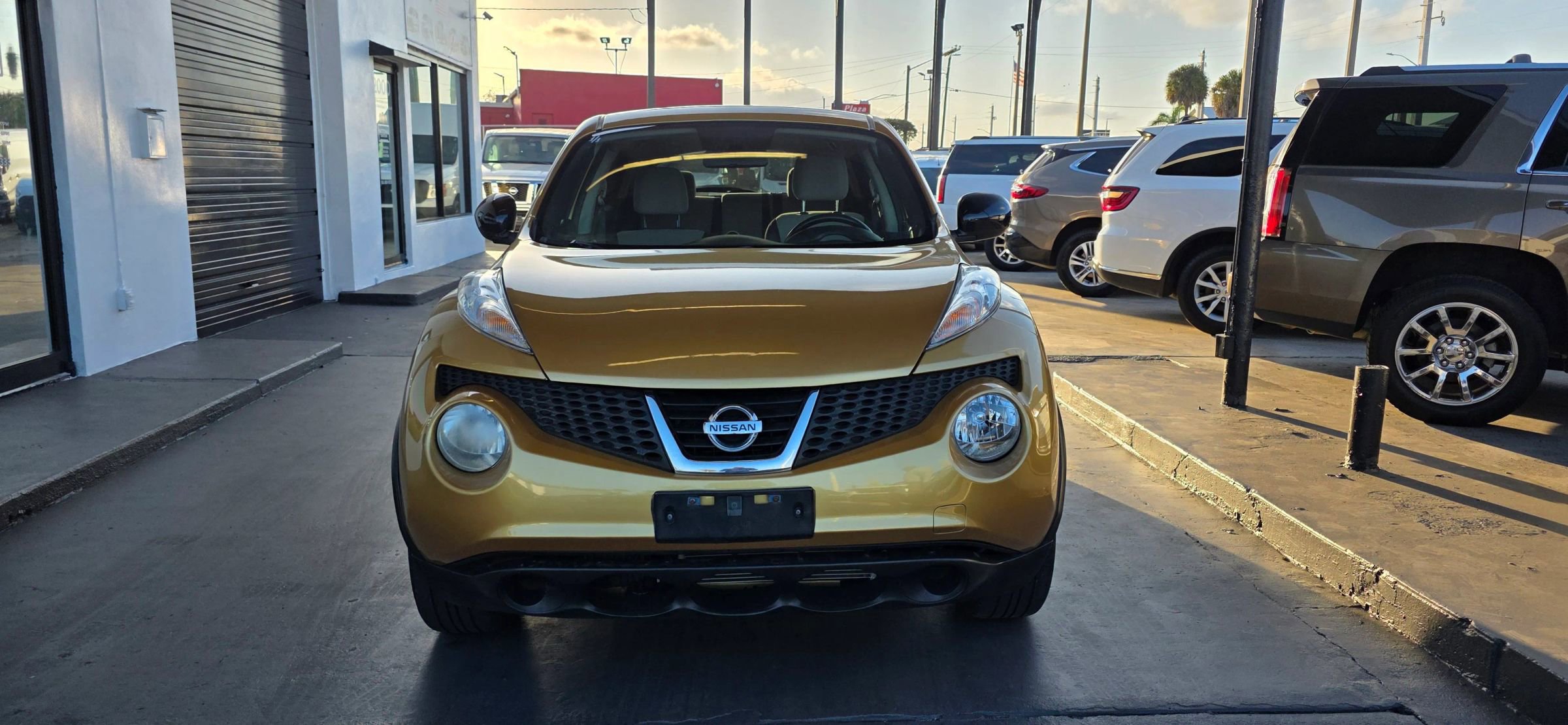 Used 2013 Nissan Juke SV w/ Midnight Edition FWD image 2