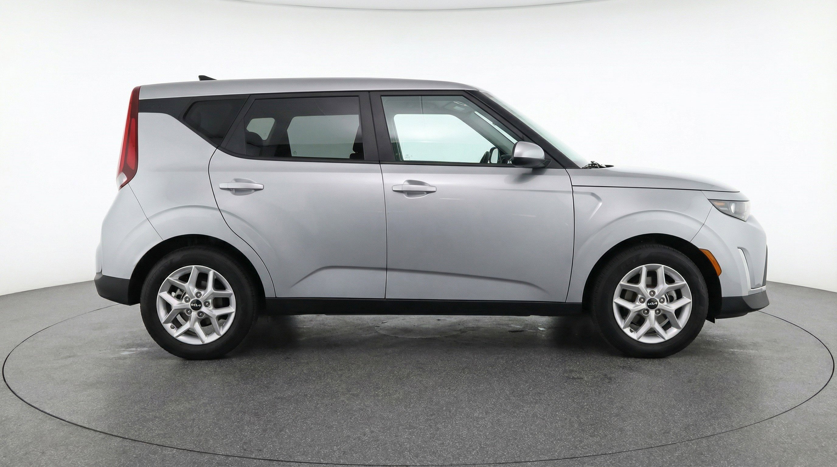 Used 2025 Kia Soul LX w/ LX Technology Package FWD image 11