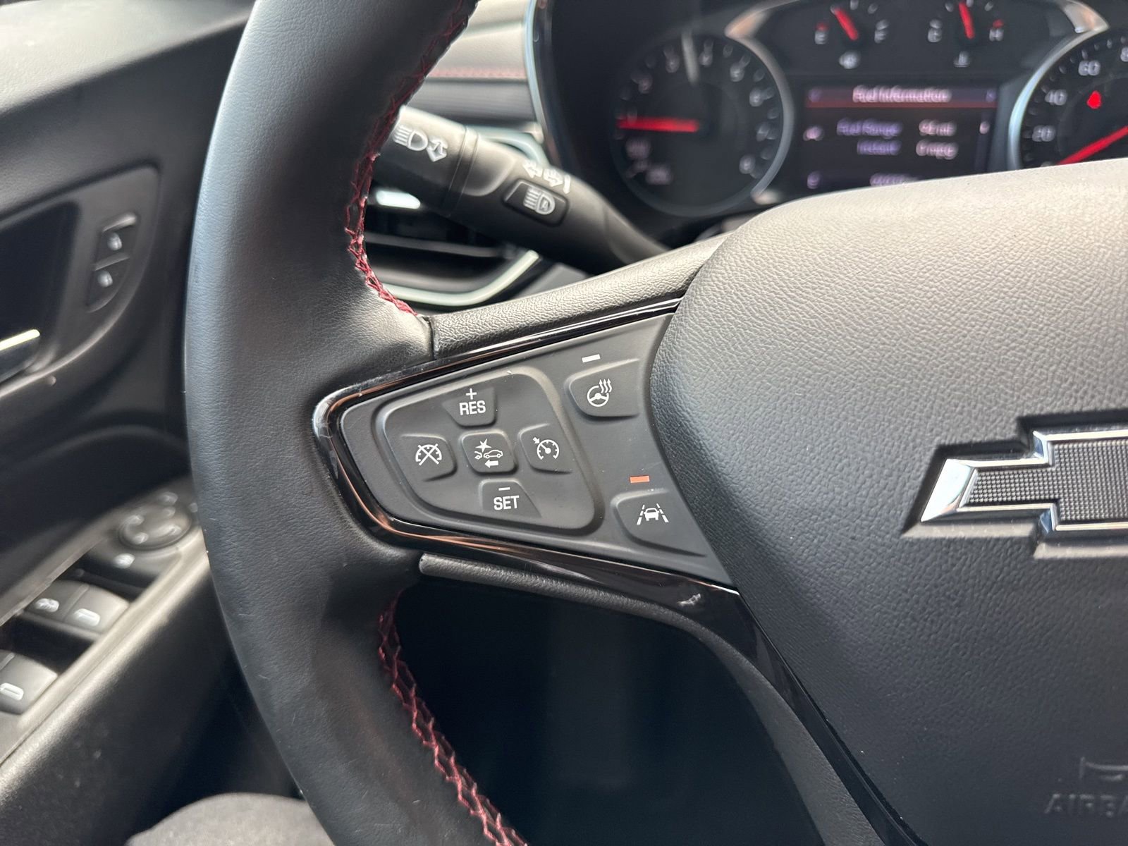 Used 2023 Chevrolet Equinox RS w/ RS Leather Package AWD/4WD image 35