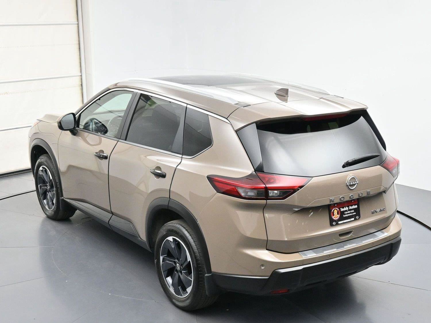 Used 2024 Nissan Rogue SV w/ SV Premium Package AWD/4WD image 32
