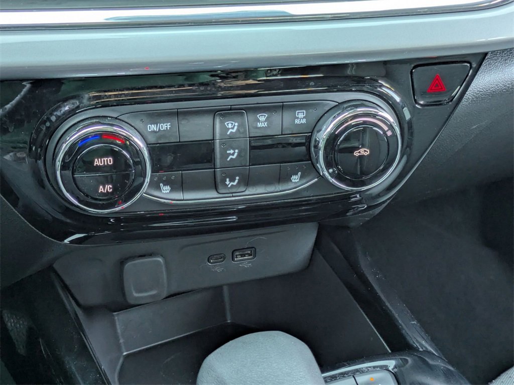 Used 2025 Chevrolet Trax LT w/ LT Convenience Package image 22