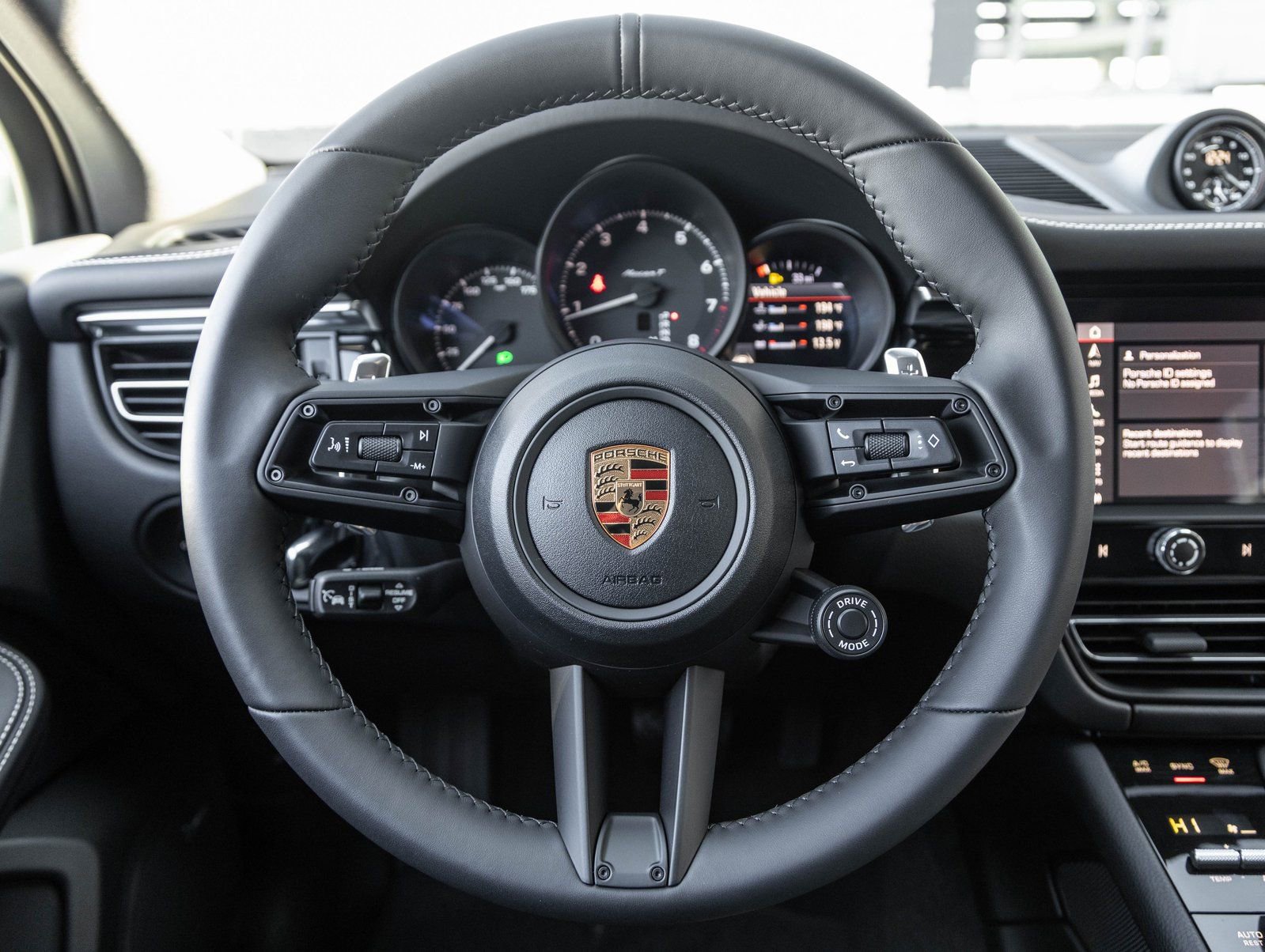 Certified 2026 Porsche Macan Turbo AWD/4WD image 13