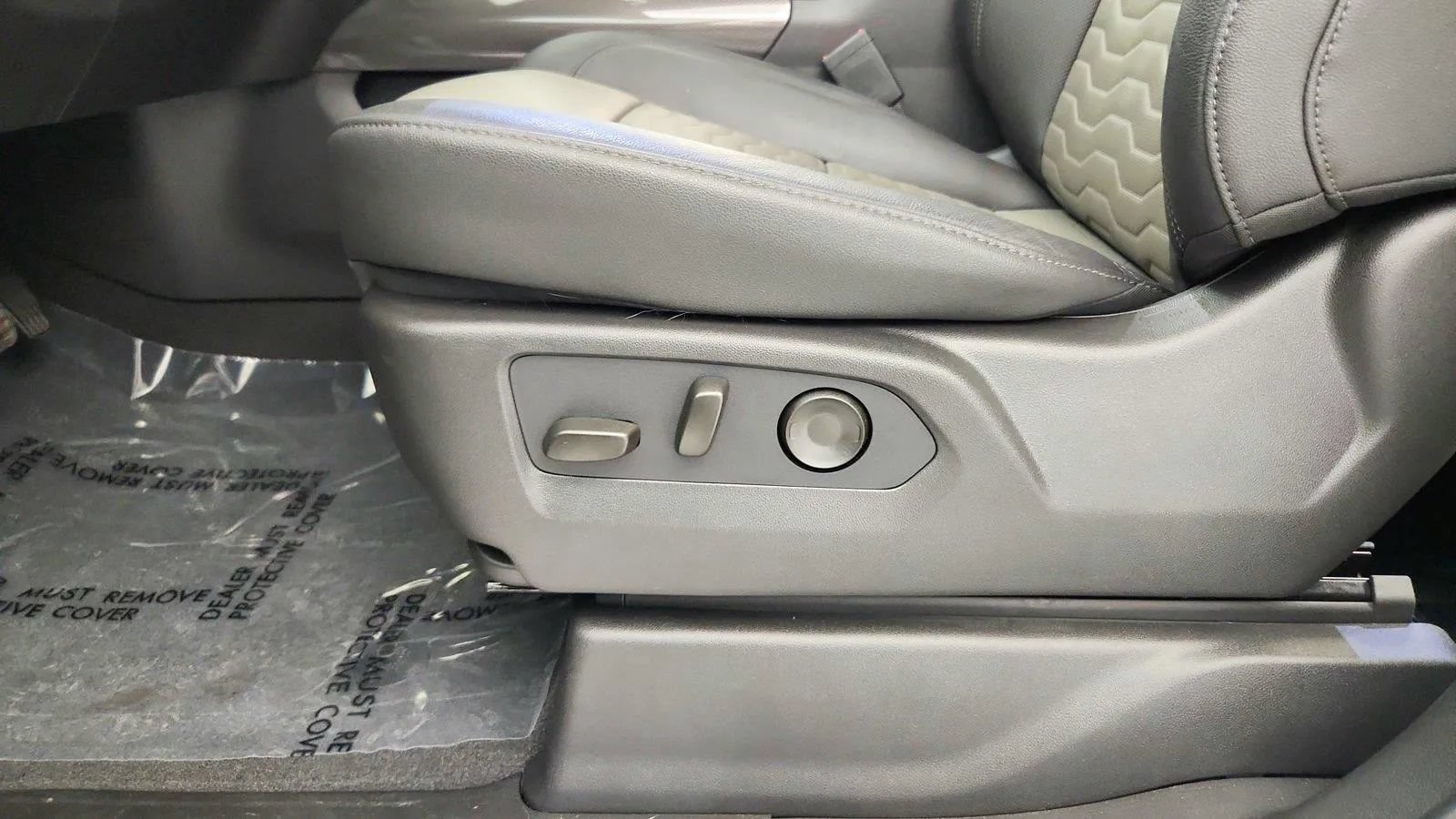 Used 2025 Chevrolet Silverado 1500 ZR2 AWD/4WD image 18