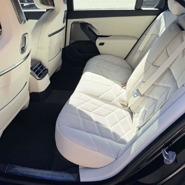 New 2027 BMW 740i xDrive w/ Executive Package AWD/4WD image 8