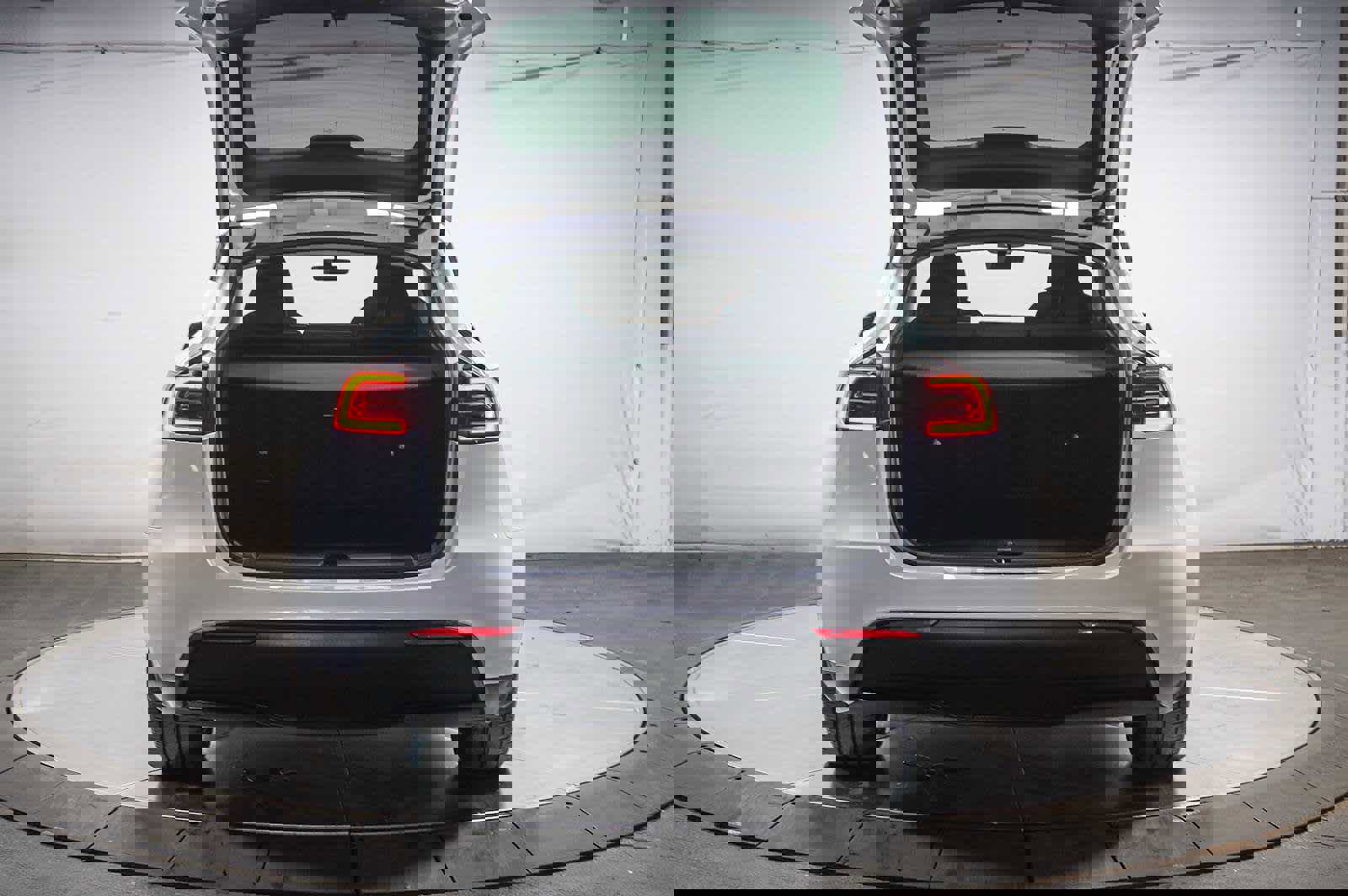 Used 2024 Tesla Model Y Long Range image 29