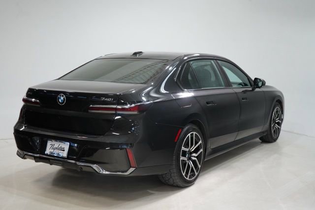 Used 2025 BMW 740i xDrive image 7