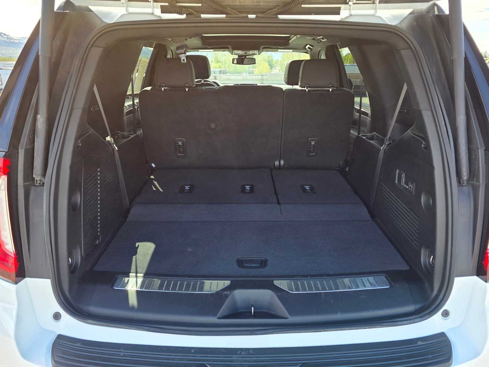 Used 2023 GMC Yukon AT4 w/ AT4 Premium Plus Package AWD/4WD image 13