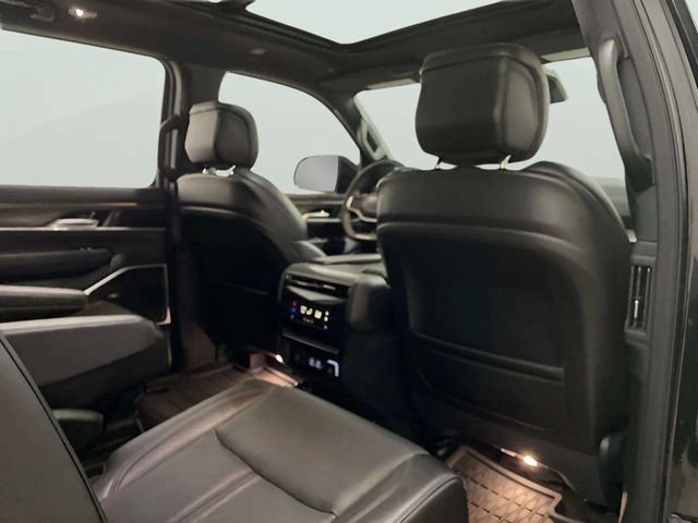 Used 2024 Jeep Wagoneer Series II w/ Premium Group I AWD/4WD image 24