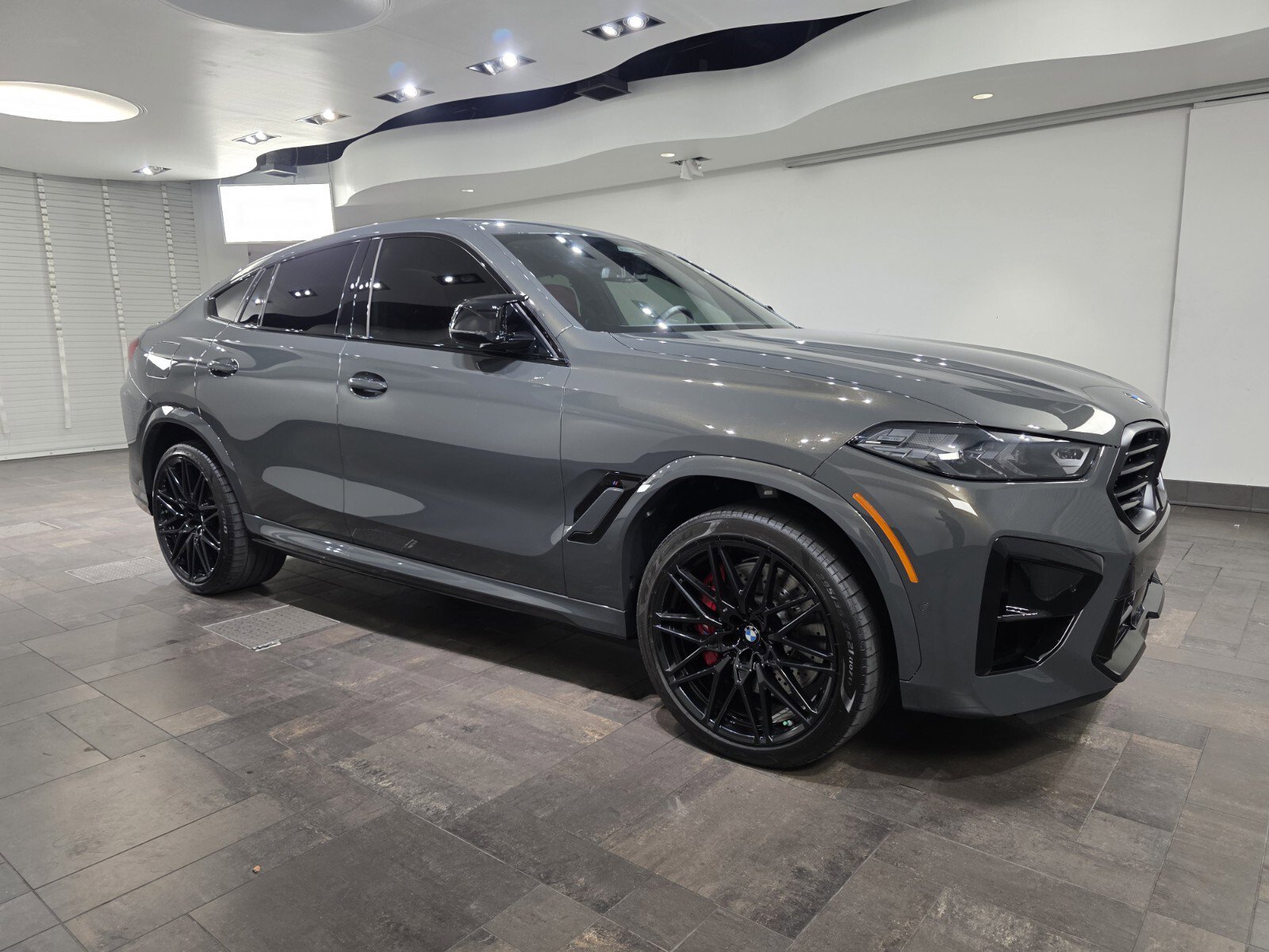 Used 2025 BMW X6 M Competition w/ Executive Package image 28