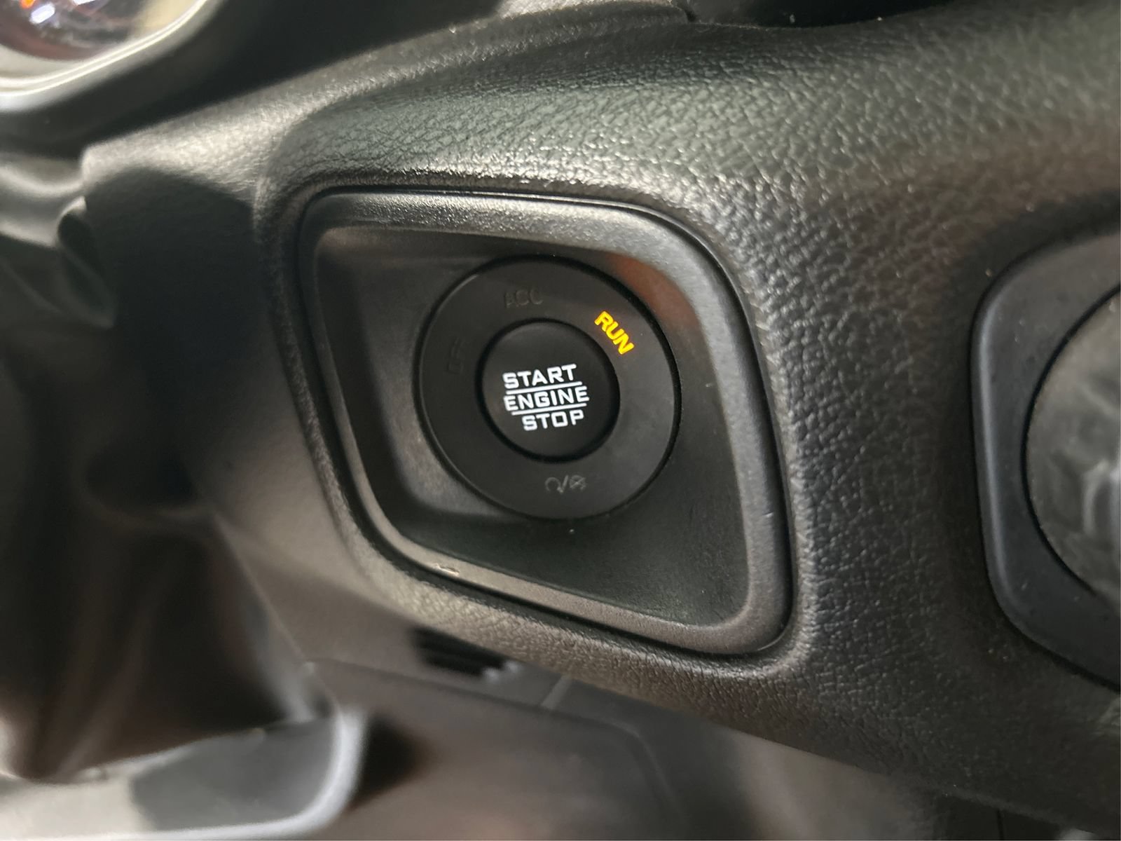 Used 2025 Jeep Gladiator Sport AWD/4WD image 27