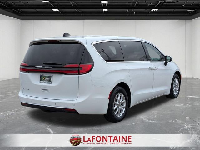 Certified 2023 Chrysler Pacifica Touring-L image 5