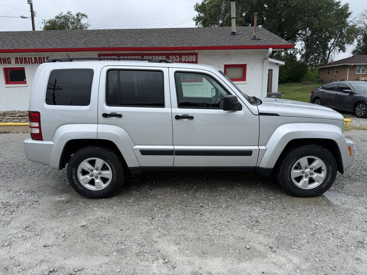 Used 2011 Jeep Liberty Sport w/ Popular Equipment Group AWD/4WD image 2