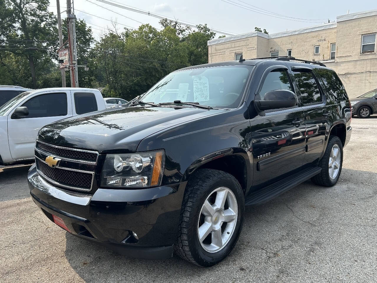 Used 2013 Chevrolet Tahoe LT w/ Luxury Package AWD/4WD image 2