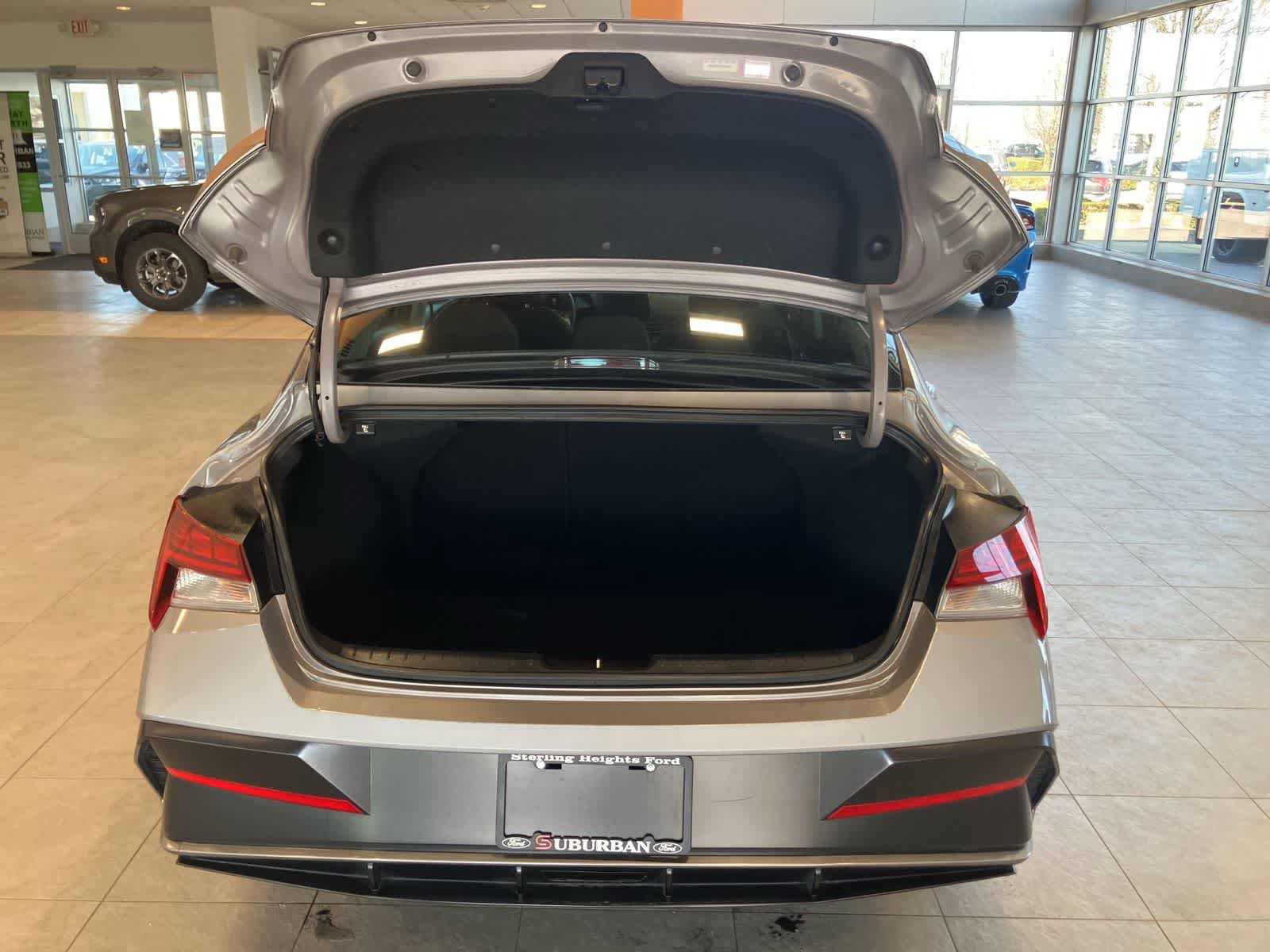 Used 2025 Hyundai Elantra SEL image 27