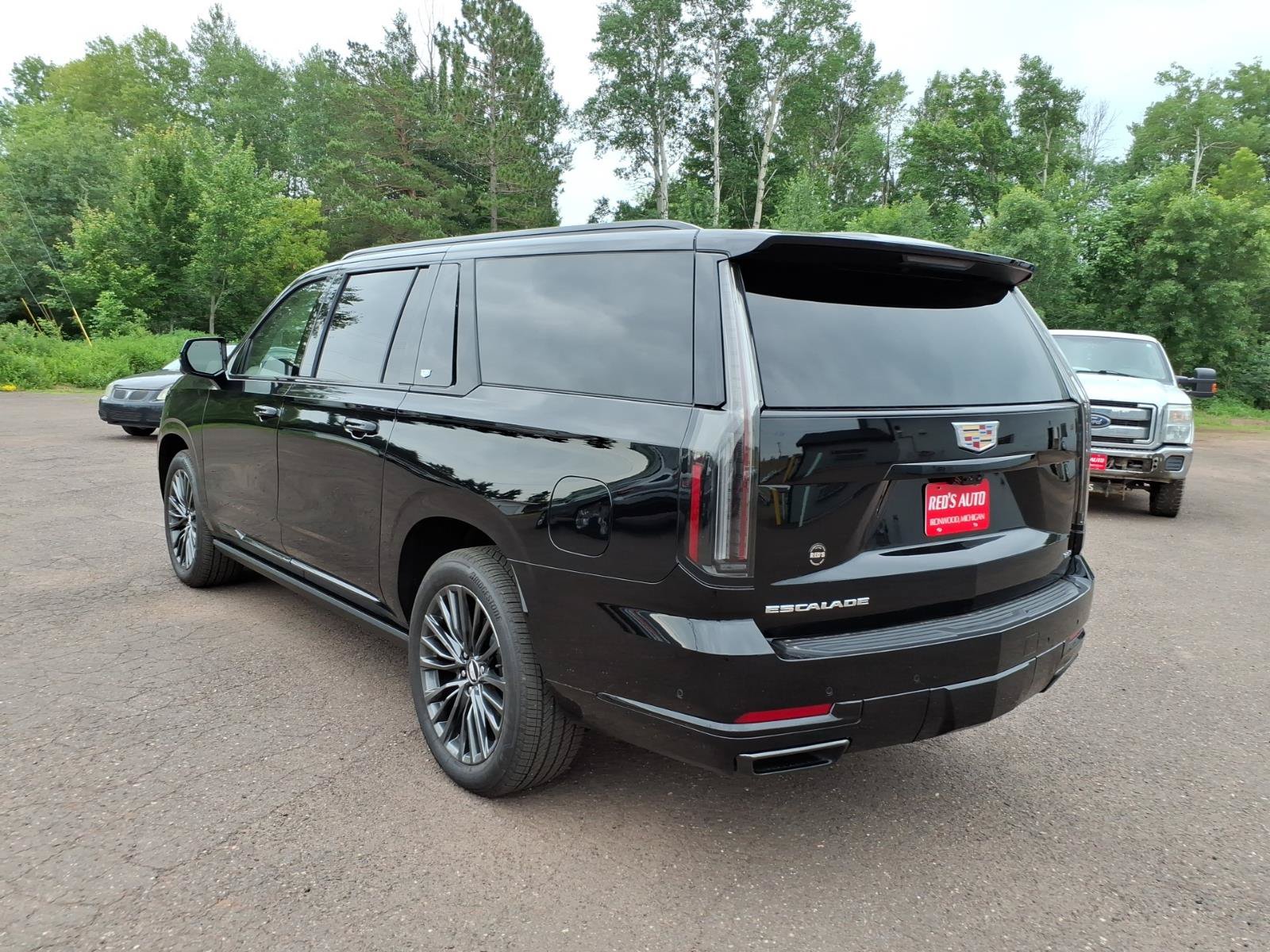 Used 2026 Cadillac Escalade ESV Platinum Sport AWD/4WD image 3