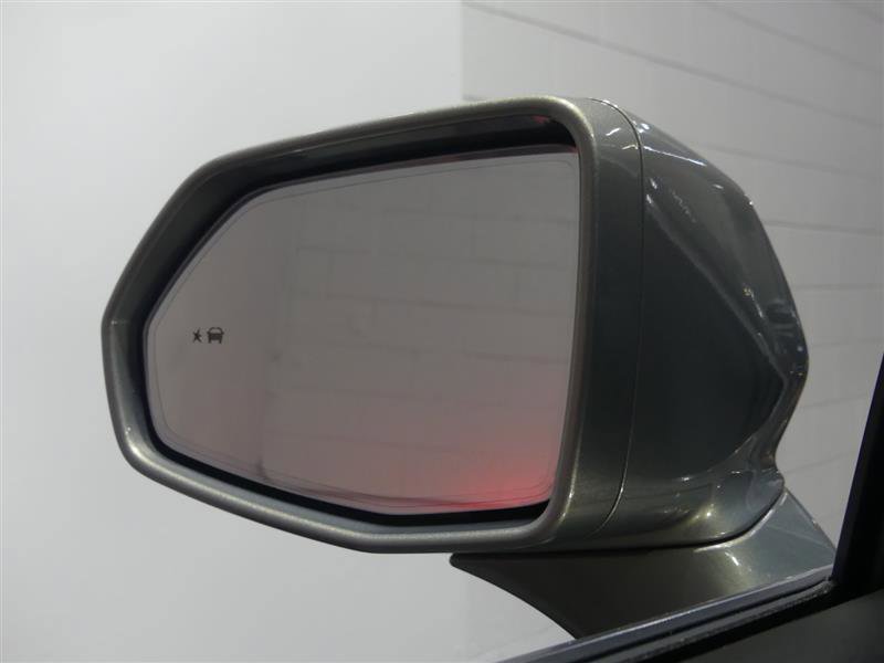 Used 2018 Cadillac XT5 Luxury w/ Driver Awareness Package image 14