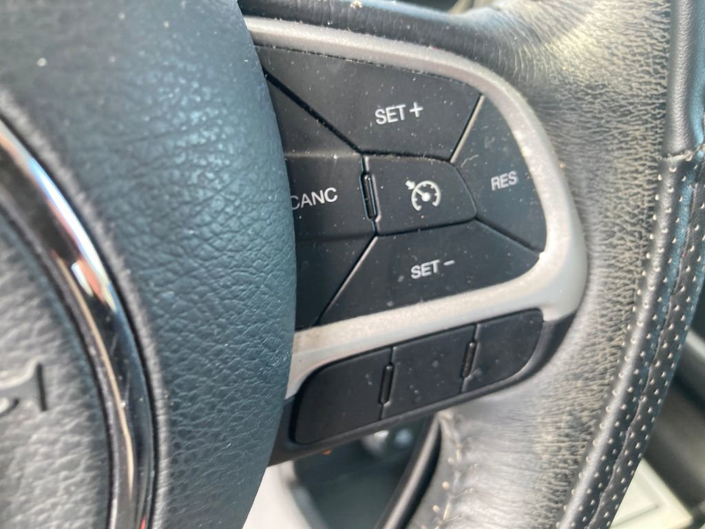 Used 2018 Jeep Renegade Latitude w/ Cold Weather Group image 37