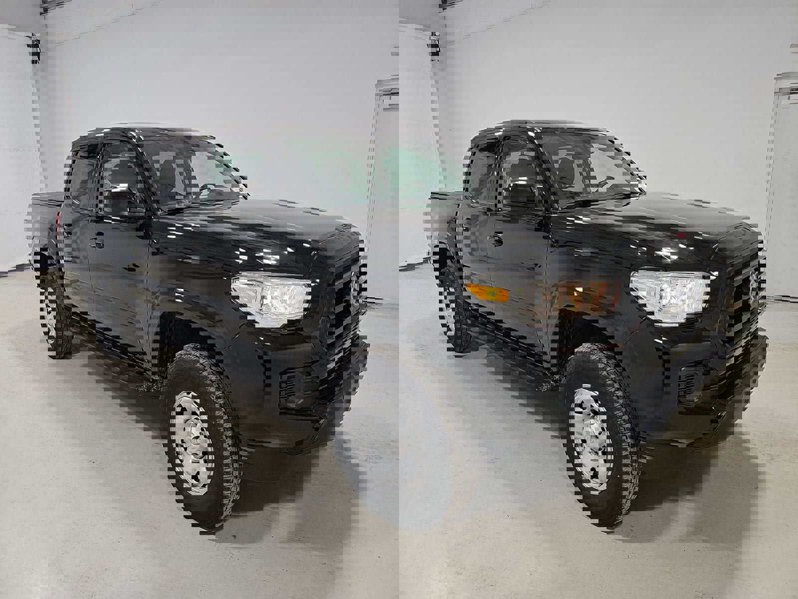 Used 2023 Toyota Tacoma SR image 2