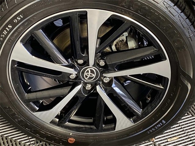 Used 2024 Toyota Corolla Cross XSE image 28