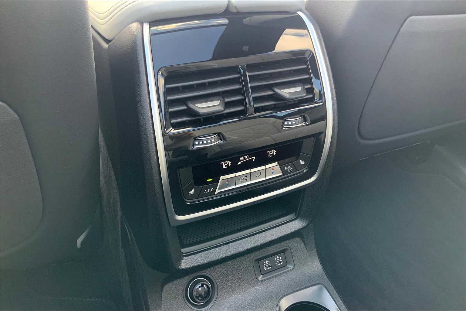 New 2026 BMW X7 xDrive40i w/ Premium Package image 17