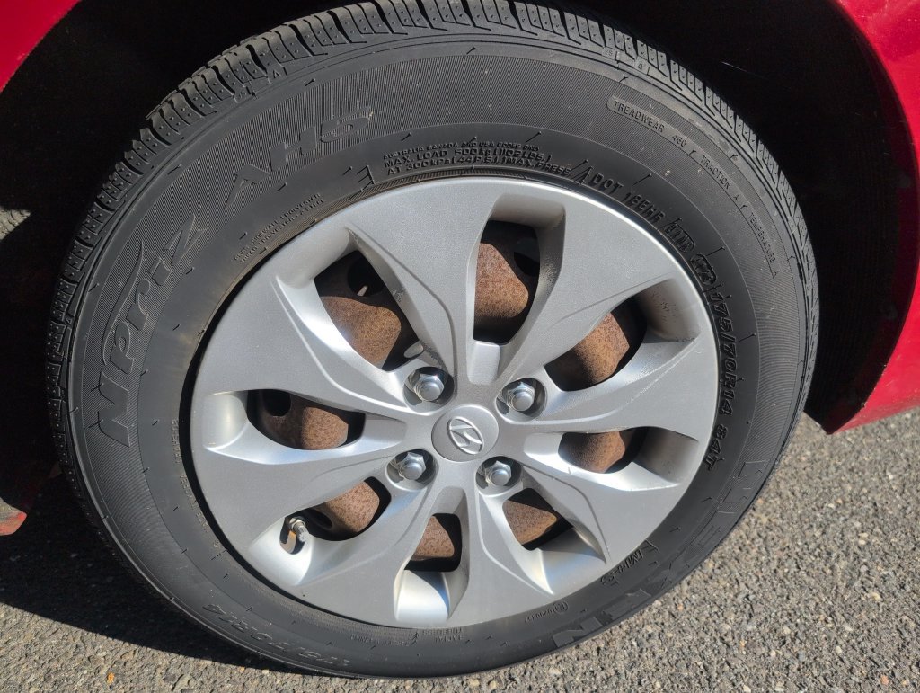 Used 2016 Hyundai Accent SE FWD image 39