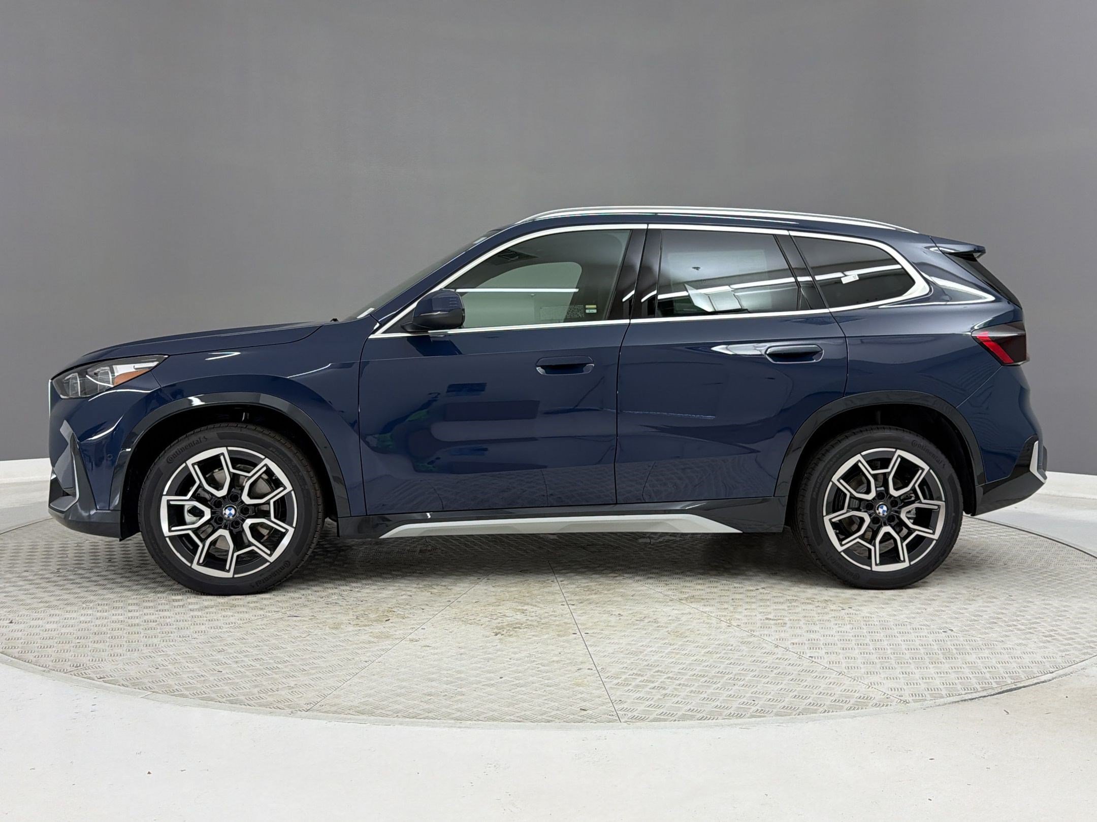 New 2026 BMW X1 xDrive28i w/ Convenience Package AWD/4WD image 2