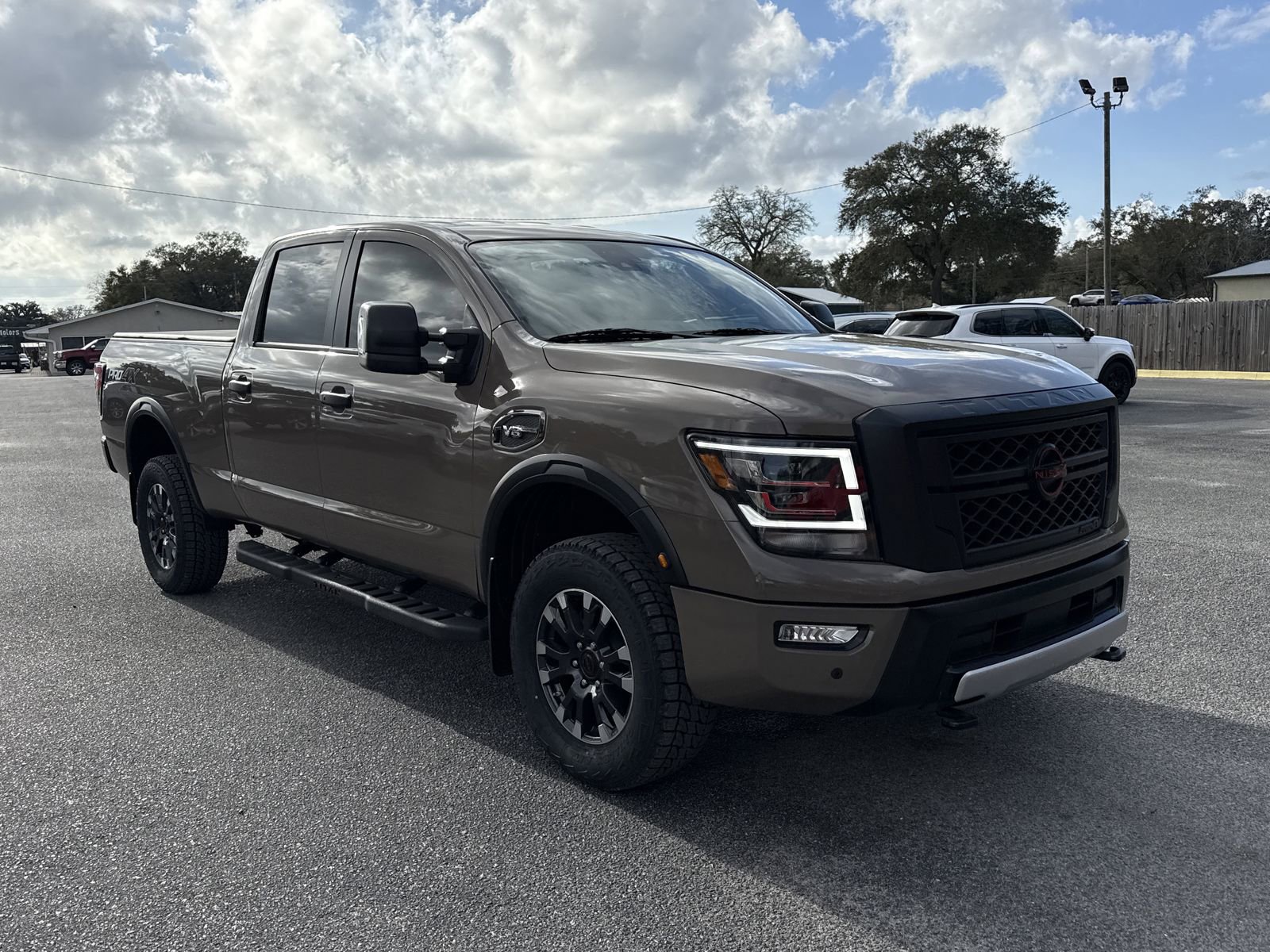 Used 2024 Nissan Titan PRO-4X AWD/4WD image 7
