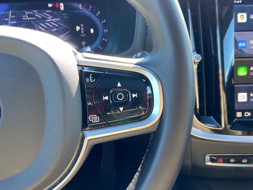 Used 2025 Volvo V60 B5 Cross Country Plus image 17