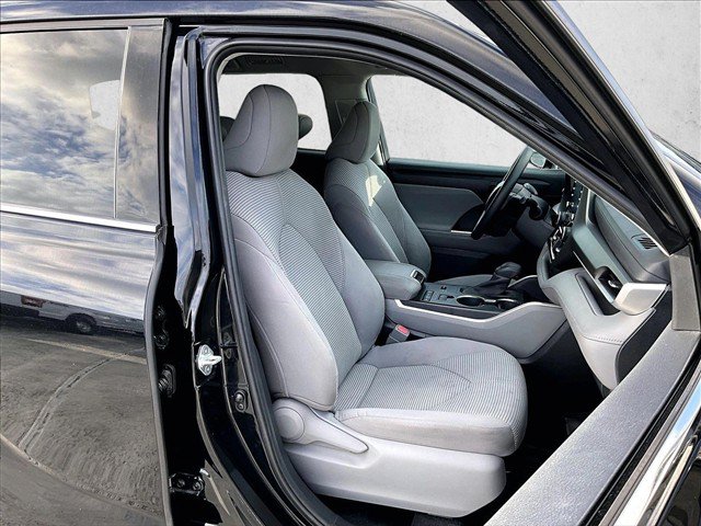 Used 2020 Toyota Highlander L FWD image 9