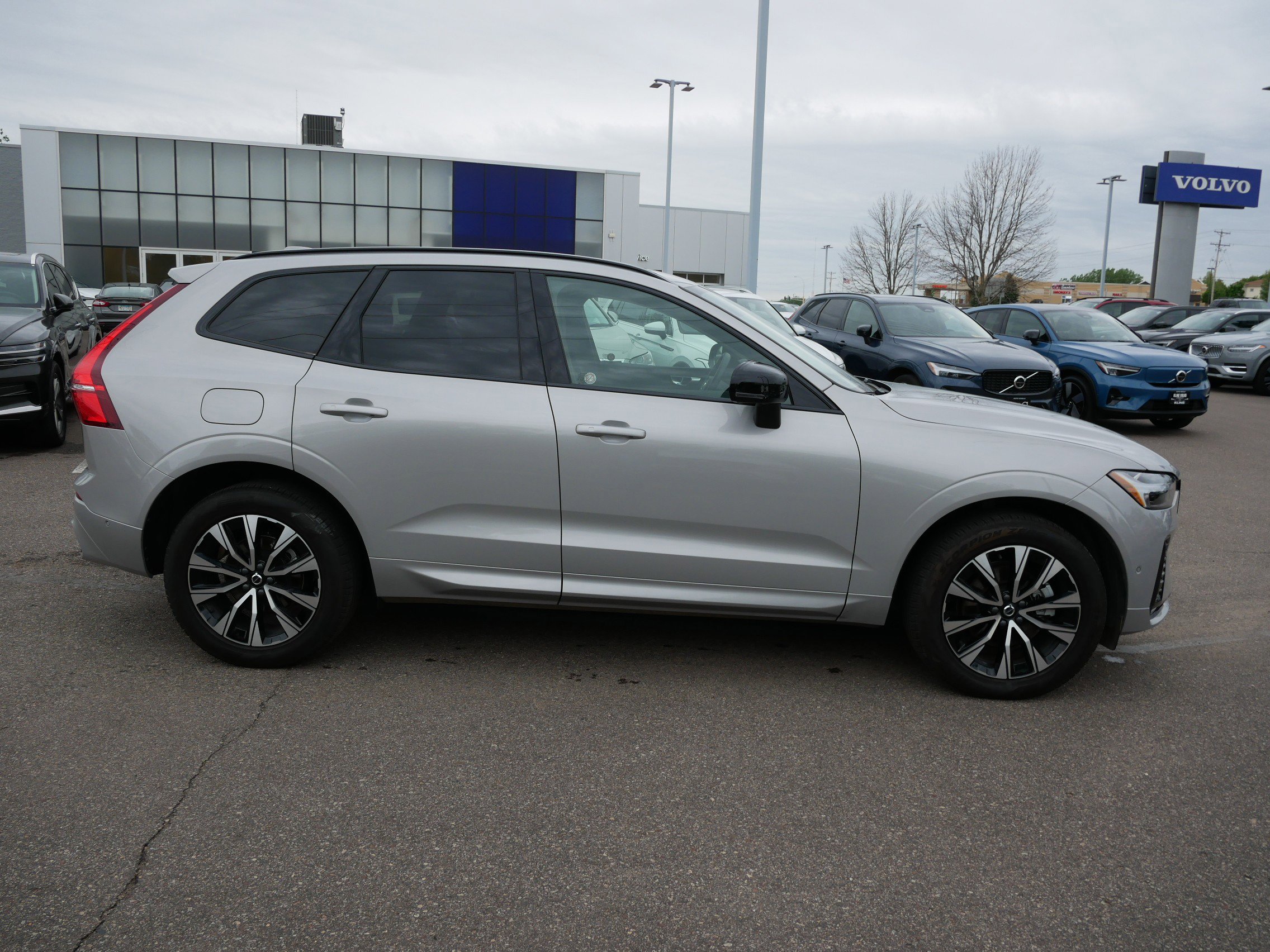 Used 2025 Volvo XC60 B5 Plus w/ Climate Package AWD/4WD image 8