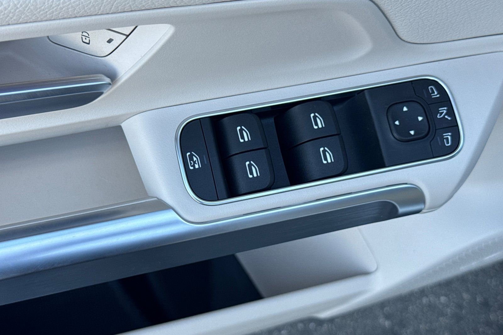 Certified 2025 Mercedes-Benz GLB 250 image 12