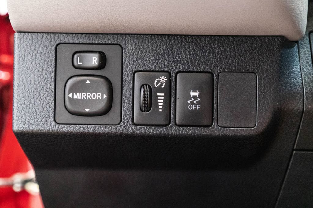 Used 2014 Toyota RAV4 XLE FWD image 22