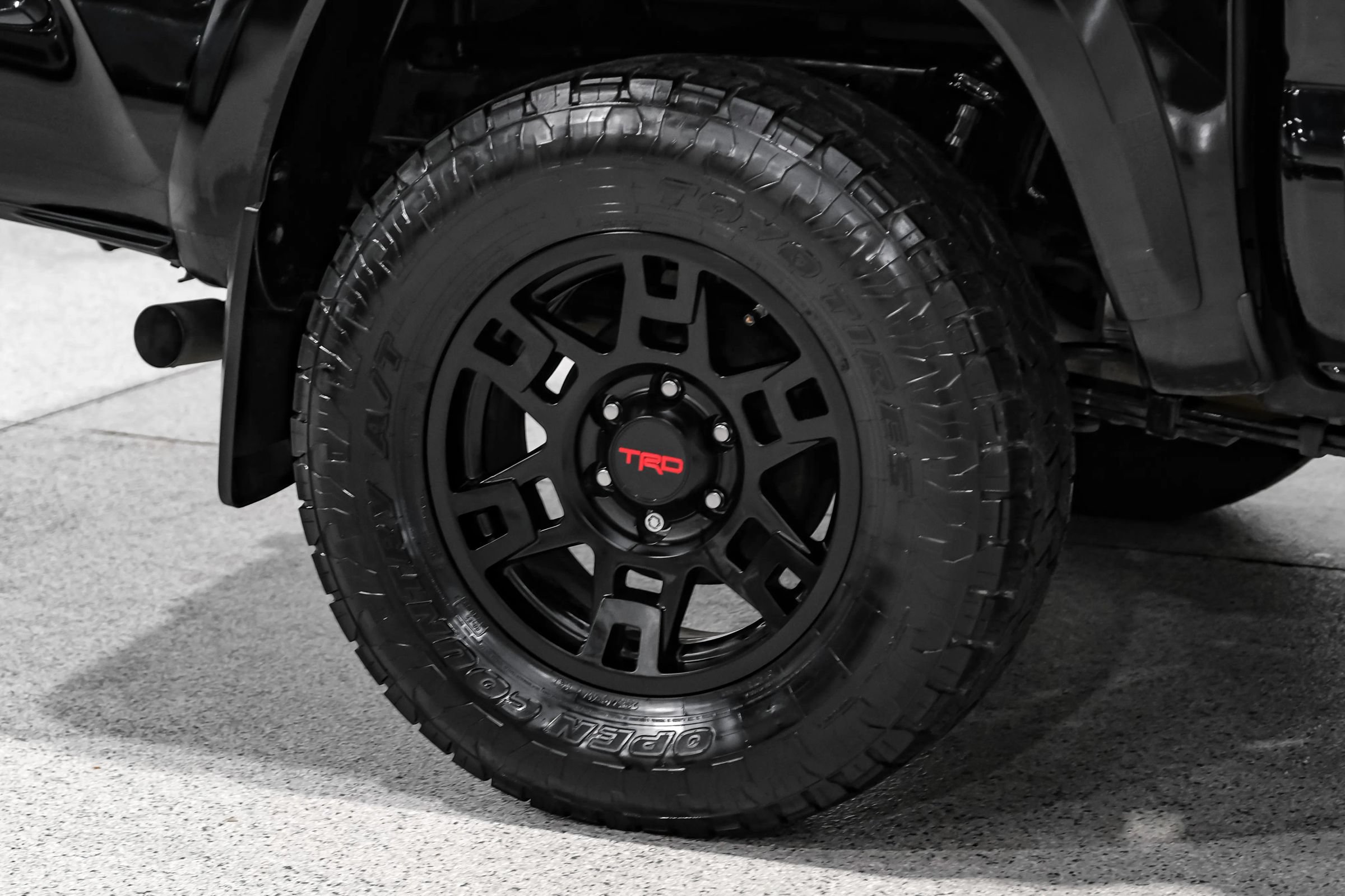 Used 2017 Toyota Tacoma TRD Sport w/ Premium & Technology Package AWD/4WD image 54