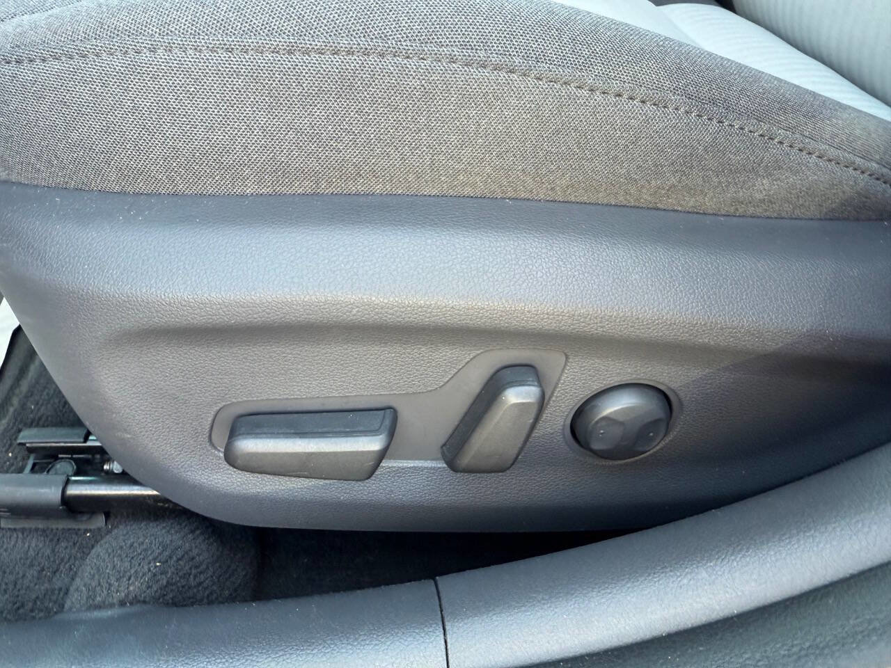 Used 2020 Hyundai Ioniq SEL image 14