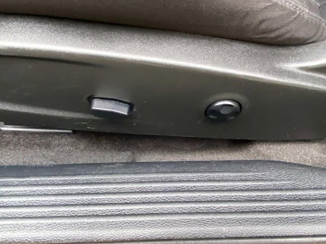 Used 2015 Dodge Challenger SXT image 13