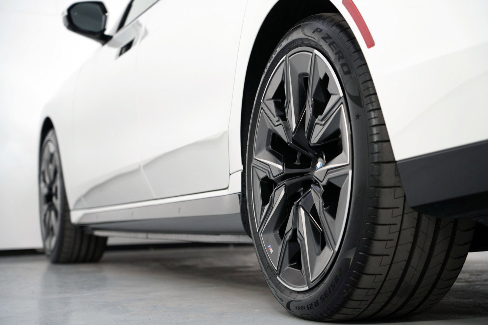 Used 2023 BMW i7 xDrive60 w/ Executive Package 2 image 74