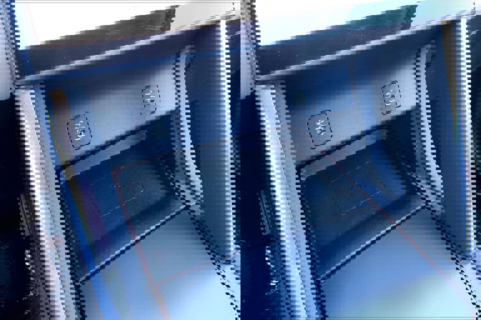 Used 2024 Land Rover Discovery Sport S image 33